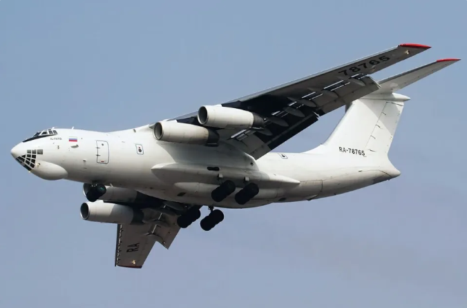 在美國可能對委內瑞拉採取軍事行動的敏感時刻,一架俄羅斯軍用運輸機伊爾-76TD(註冊號RA-78765)於 24 日至 26 日飛抵委內瑞拉首都加拉加斯,引發外界高度關注。   圖:翻攝自零度Military