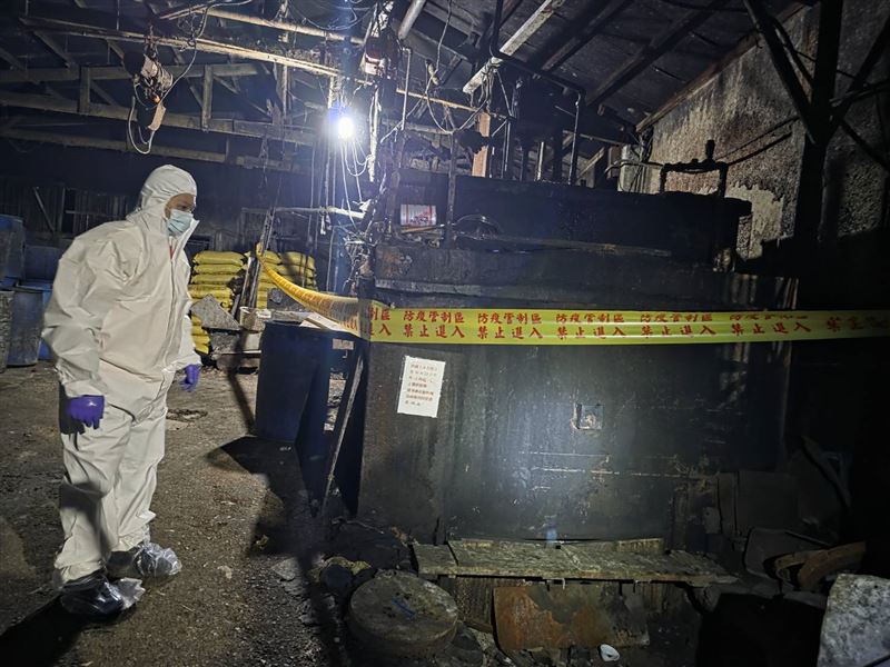 稽查人員已將廚餘送至焚化爐銷毀,並封鎖廚餘槽禁止再啟用。   圖:翻攝畫面