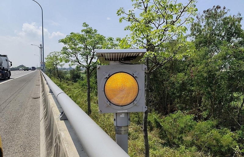 霧區閃光黃燈。   圖:高公局/提供