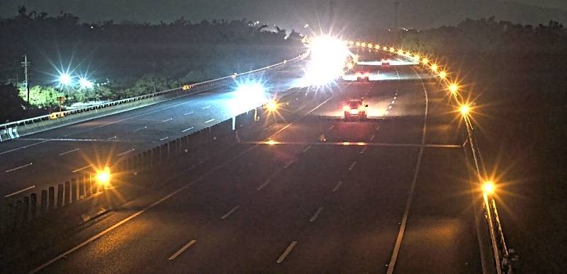 霧區閃光黃燈啟亮。   圖:高公局/提供