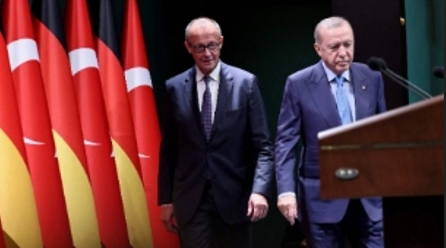 土耳其總統艾爾段(右)與德國總理梅爾茨舉行聯合記者會。   圖 : 翻攝自環球網