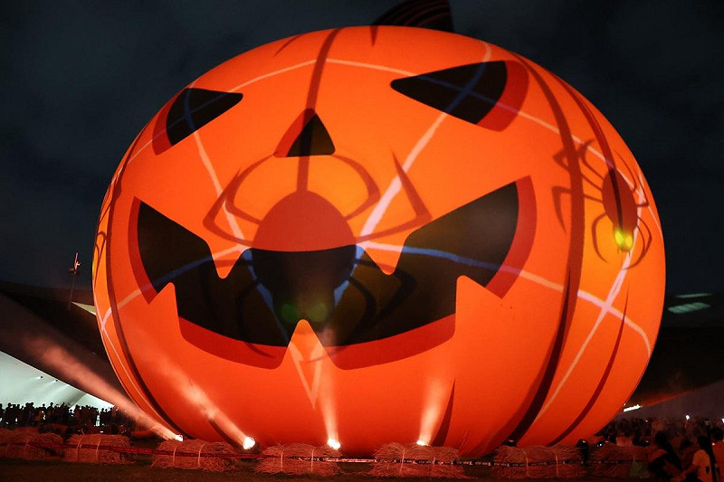 南瓜燈光秀千變萬化。   圖:高雄市教育局/提供