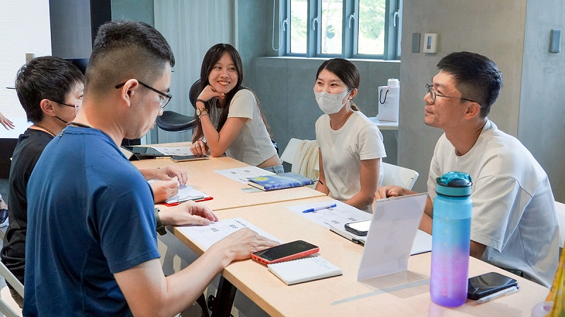 K-TV新媒體人才培育中心定期舉辦實體交流活動,促進青年創作者、講師與業界夥伴面對面交流。   圖:高雄市青年局/提供