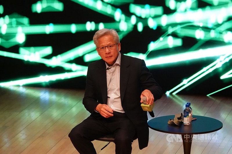 人工智慧（AI）晶片龍頭輝達（NVIDIA）執行長黃仁勳受邀出席在韓國慶州舉辦的亞太經濟合作會議（APEC）。中央社記者廖禹揚攝　114年10月31日   