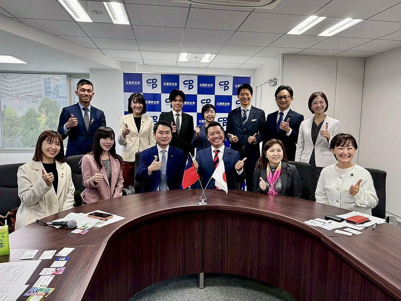 民進黨青年局出訪日本,拜會日本各主要政黨及43位日本國會議員。   圖:民進黨/提供