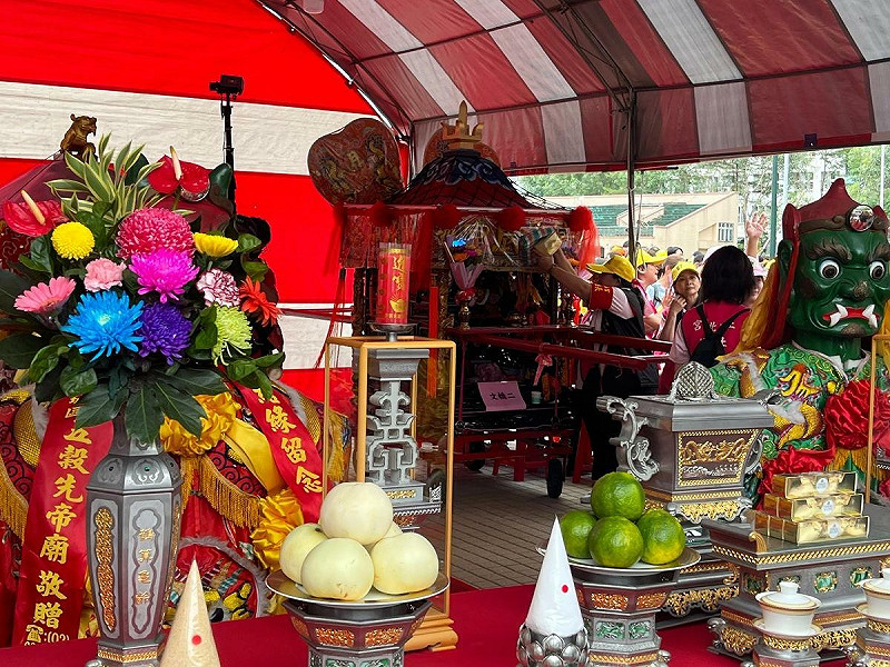 白沙屯媽祖神轎被稱為「粉紅超跑」。 圖:李宣萱 / 提供   白沙屯媽祖神轎被稱為「粉紅超跑」。 圖:李宣萱 / 提供