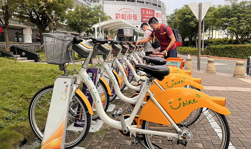高雄YouBike微笑單車掃碼租借將調整支付方式，改以「iPASS MONEY」或「信用卡」綁定付款。   