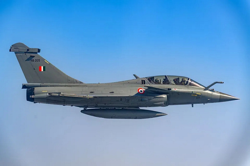 陣風戰鬥機此次重新編組號碼,此戰機為RB205,與先前RB00X不同。 圖:翻攝自 騰訊新聞@河東三叔   陣風戰鬥機此次重新編組號碼,此戰機為RB205,與先前RB00X不同。 圖:翻攝自 騰訊新聞@河東三叔