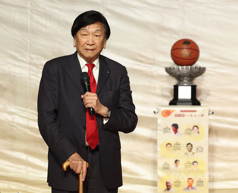 台灣籃球名人堂協會1日舉行第4屆入堂慶典,協會名譽理事長吳經國(圖)致詞時表示,在推動奧林匹克運動當中,文化是最重要、不可或缺的,並喊話盼與運動部攜手合作,「必須將這部分發揚光大,這是運動當中非常重要核心」。中央社記者張新偉攝 114年11月1日