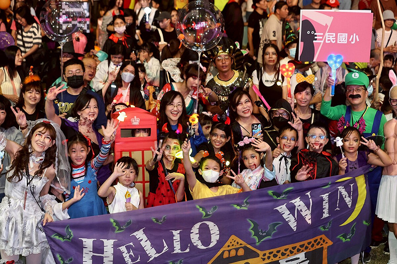 各校與社區的創意裝扮隊伍。 圖:高雄市教育局/提供