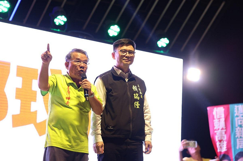 郭玟成(左)表示，賴瑞隆(右)擔任市長才可以帶領高雄贏得領先。   圖：賴瑞隆辦公室/提供