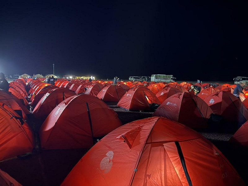 選手與隨行團隊有三個嚴寒的晚上夜宿沙漠。   圖：中山大學戈友會/提供