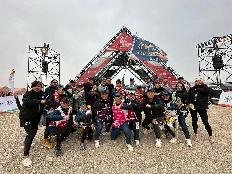 中山大學EMBA戈20團隊成功挑戰121公里的嚴峻征途。   圖：中山大學戈友會/提供