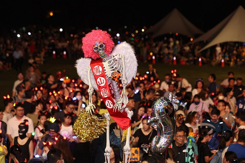 萬聖節活動裝扮遊行打造「搞怪嘉年華」。   圖：高雄市教育局/提供