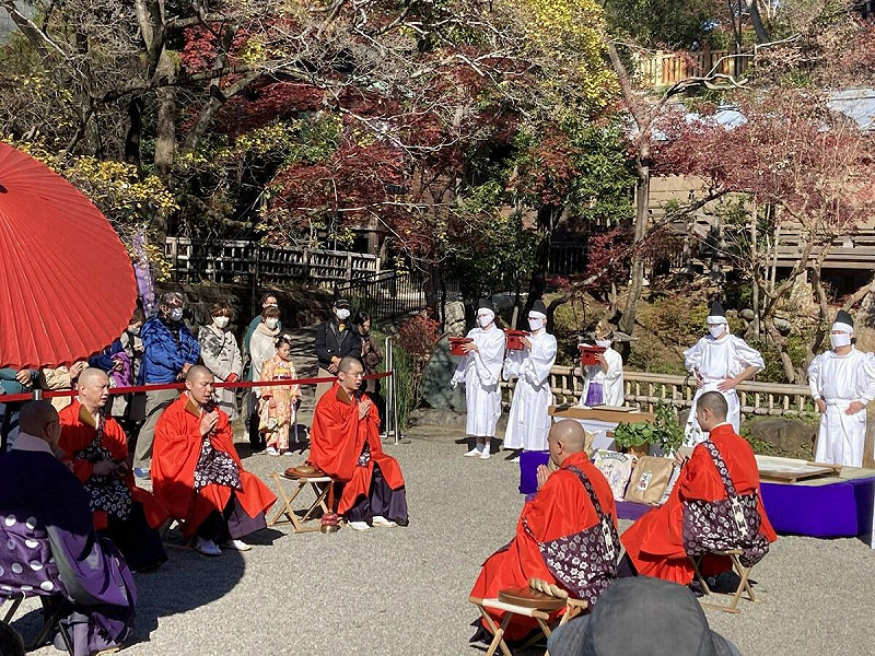 秋日限定的「蕎麥祭」，身著傳統服飾的人們齊聚一堂，透過表演與美食展現蕎麥文化的深厚底蘊。   圖：深大寺そば組合提供
