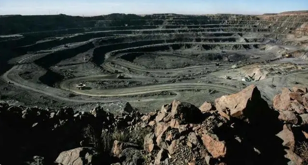 稀土礦場。   圖 : 翻攝自劍哥的思政課