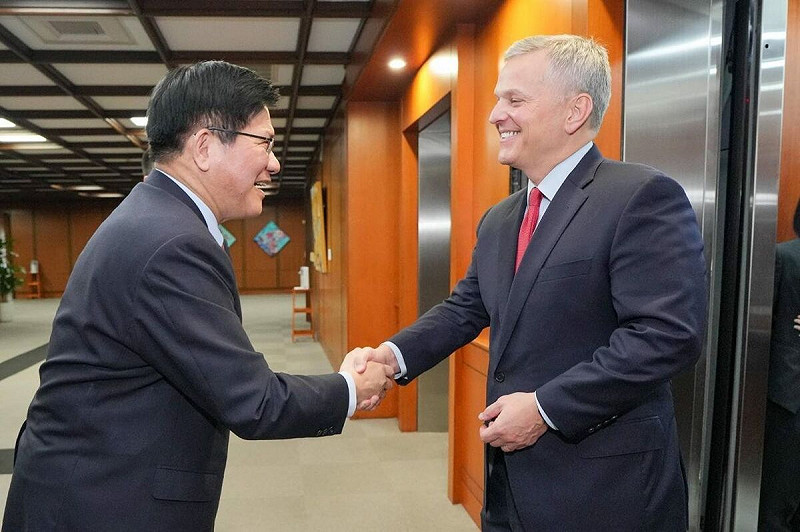 林佳龍會晤美國北卡羅萊納州州長史坦（Josh Stein）。   圖：外交部提供