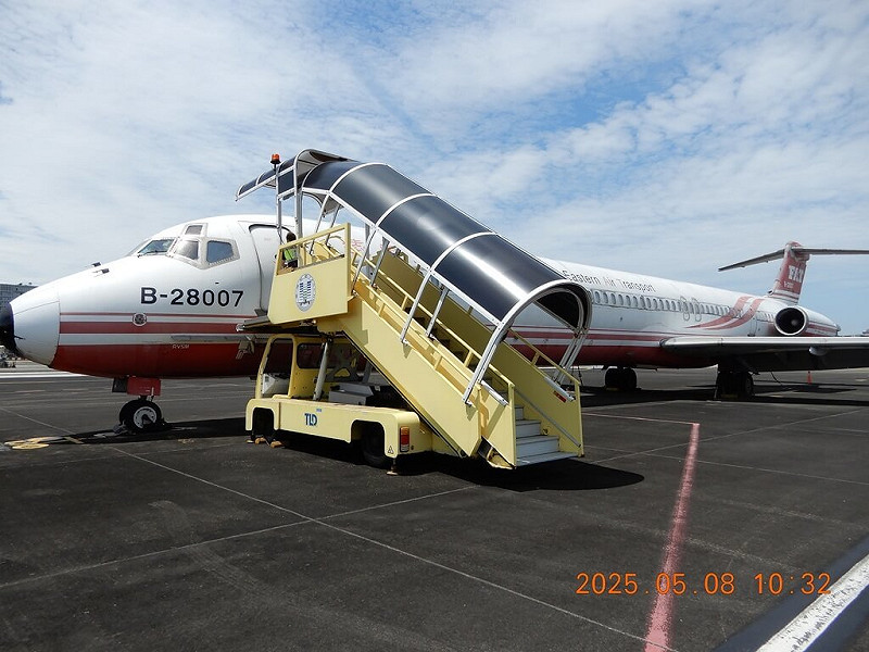 法務部行政執行署台北分署3日發布新聞稿指出，遠東航空公司自民國108年起積欠台北國際航空站機場服務費等逾新台幣億元，將在11日上午11時首次拍賣遠航名下的2架客機，有興趣的民眾務必把握機會。（法務部行政執行署台北分署提供）中央社記者劉世怡傳真　114年11月3日   