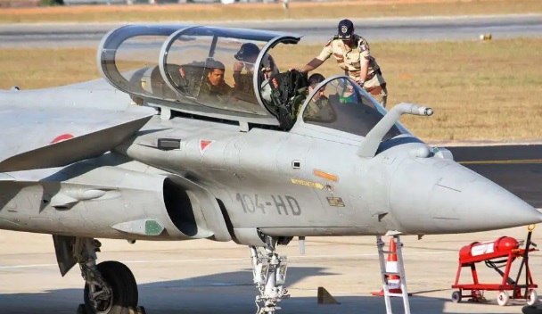 另外,該名專家也指出,印尼軍方採用包含美國、俄羅斯、英國在內的多國戰機,並已採購法國「陣風」、土耳其「可汗」以及協助南韓研發 KF-21 。圖為法國「陣風」戰機。 圖:翻攝自 騰訊網 河東三叔   另外,該名專家也指出,印尼軍方採用包含美國、俄羅斯、英國在內的多國戰機,並已採購法國「陣風」、土耳其「可汗」以及協助南韓研發 KF-21 。圖為法國「陣風」戰機。 圖:翻攝自 騰訊網 河東三叔