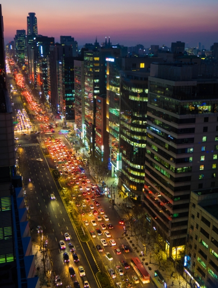  伊朗首都德黑蘭因擴張過度 導致飲用水匱乏，伊朗計畫要遷都。 圖 : 翻攝自維基百科 