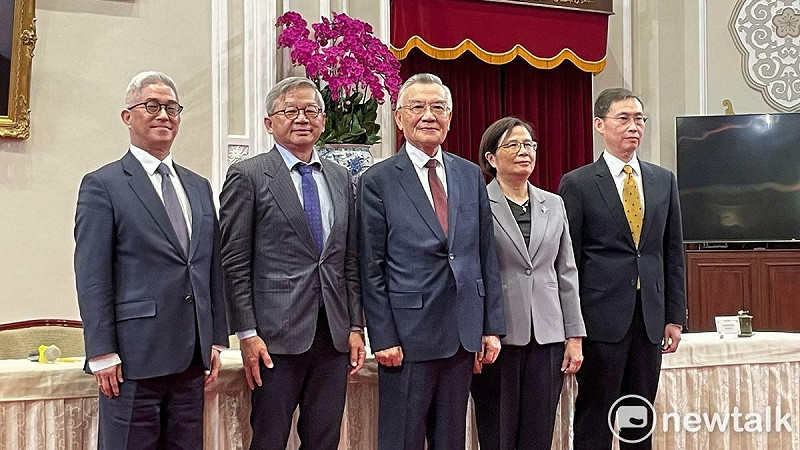 林信義（中）不憂心中國打壓，強調世界需要台灣   圖：高逸帆／攝