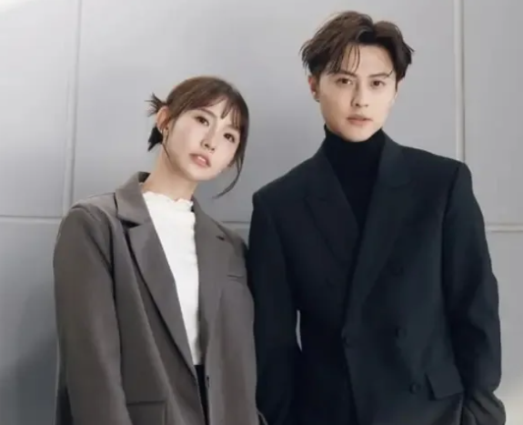 粿粿(左)與王子爆出不倫戀風波。   圖：翻攝自粿粿IG