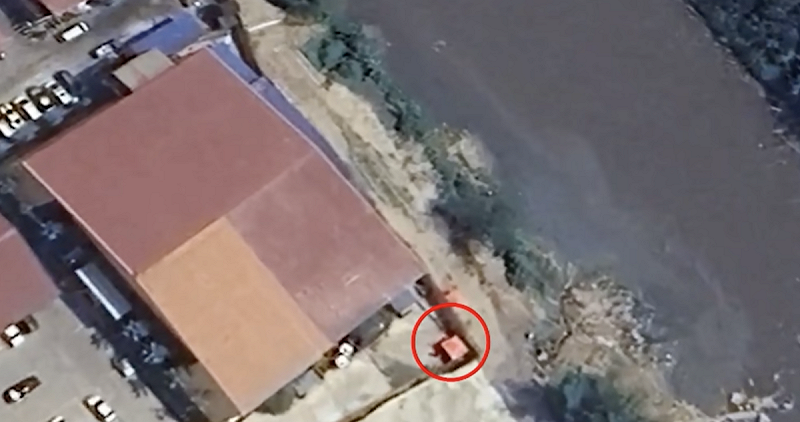 在園區外圍牆每隔一段距離就設有崗哨,據稱配有武裝人員看守。 圖:擷取自 海客新聞 在園區外圍牆每隔一段距離就設有崗哨,據稱配有武裝人員看守。 圖:擷取自 海客新聞