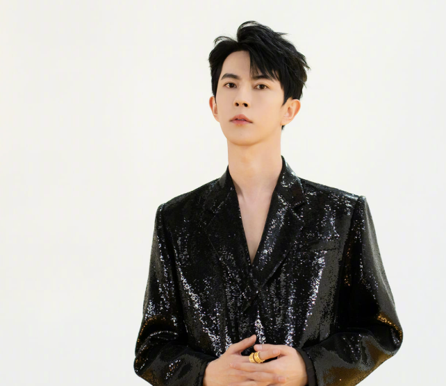 于朦朧今年9月驚傳墜樓身亡，死因至今撲朔迷離，如今事件已延燒近2個月。   圖：翻攝自于朦朧微博