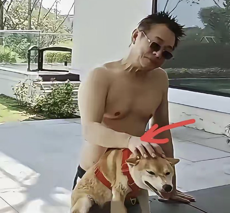 李連杰手上出現疑似人造皮接縫，遭網友質疑是否穿上假皮拍片闢謠。   圖：擷取自網路影片