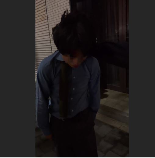 台灣女網友旅日遭當地男子襲臀，對方道歉後隨即搭計程車逃走。   圖：翻攝自Dcard