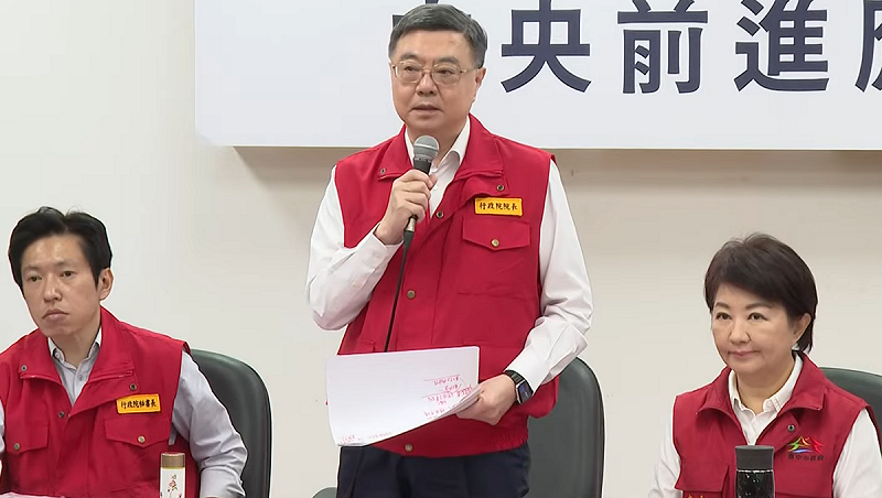 盧秀燕參加中央應變中心的記者會，少了過去常嗆行政院卓榮泰的銳氣。   圖：取自直播畫面 