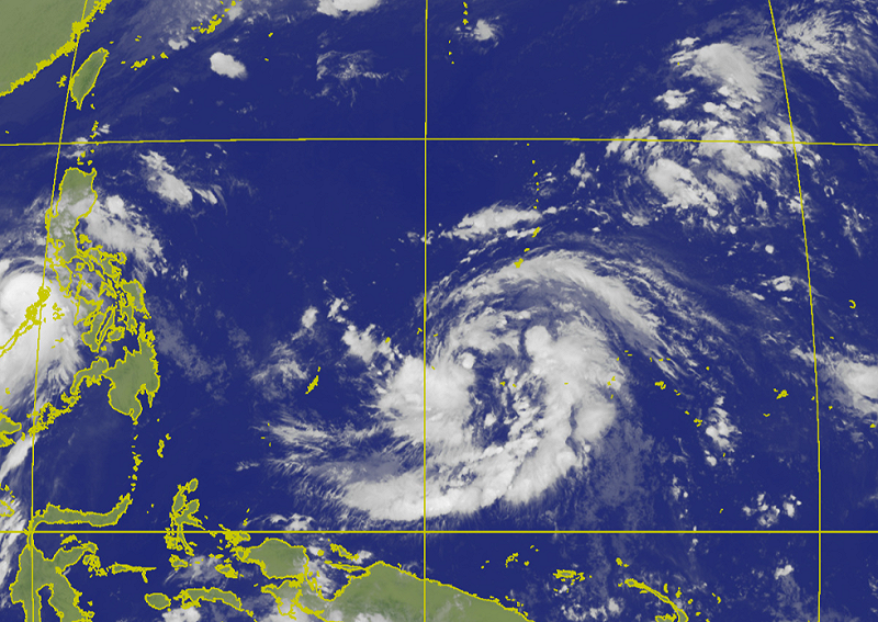 位於關島南南西方海面的熱帶性低氣壓TD29，即將形成今年第26號颱風「鳳凰」   圖：中央氣象署