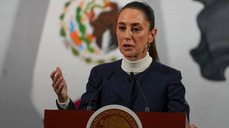 墨西哥總統克勞蒂亞·辛鮑姆(Claudia Sheinbaum)嚴詞拒絕在國土上進行任何美方軍事行動,表示:「對美國而言,毒品不能從墨西哥流出;對我們而言,武器不能從美國流入,這是我們雙方應該共同遵守的原則。」 圖:翻攝自X帳號@nexta_tv 墨西哥總統克勞蒂亞·辛鮑姆(Claudia Sheinbaum)嚴詞拒絕在國土上進行任何美方軍事行動,表示:「對美國而言,毒品不能從墨西哥流出;對我們而言,武器不能從美國流入,這是我們雙方應該共同遵守的原則。」 圖:翻攝自X帳號@nexta_tv