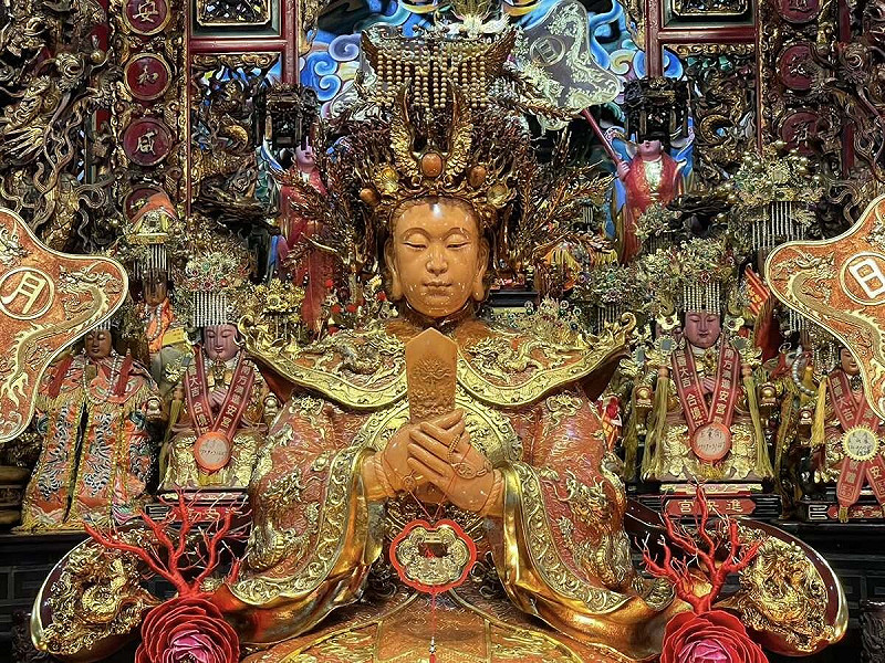 南方澳進安宮16年前打造全台首座寶石珊瑚媽祖。   圖：翻攝自臉書