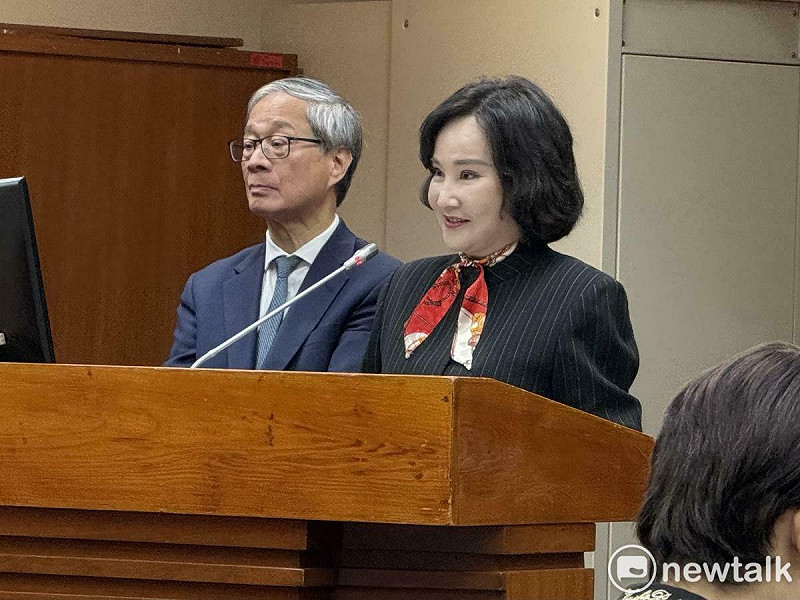 文化部長李遠（左）、中央社社長胡婉玲（右）。   圖：周煊惠／攝