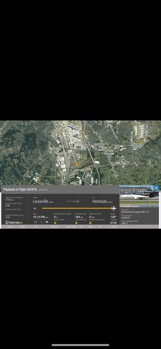 發生墜機事故的飛機原先預計飛往檀香山機場。   圖：翻攝自 @hntrbrkmedia X 帳號