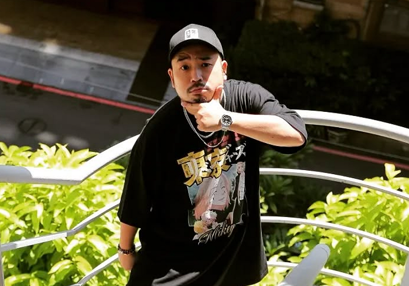 阿達今(5)日下午在律師陪同下主動到新北地檢署說明閃兵案。   圖：翻攝自阿達IG