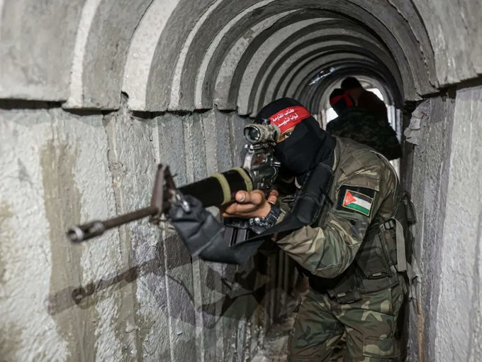 與此同時，以軍也發起行動，往哈瑪斯挖掘的地道中灌注混凝土，清除哈瑪斯的作戰設施。   圖：翻攝自 @uricohenisrael X 帳號