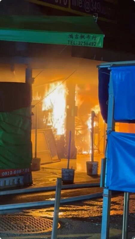 桃園南門市場發生火警。   圖：翻攝Threads／qn_taiwan