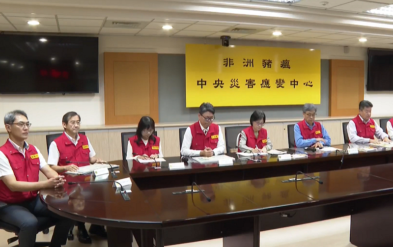 農業部今日公布非洲豬瘟防疫成果，完成全國三輪清消與健康訪視，檢驗3,915件樣本及1,652件死亡豬隻化製原料，均呈陰性，證實防疫成效。   圖：翻攝自直播畫面