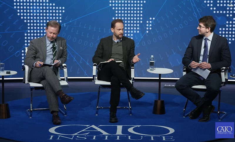 華府智庫「卡托研究所」6日舉辦座談，智庫「戰略暨預算評估中心」副總裁蒙哥馬利（Evan B. Montgomery）（中）、智庫「國際戰略研究所」資深訪問研究員卡維利（左）與會討論。   圖：翻攝自Cato Institute官網