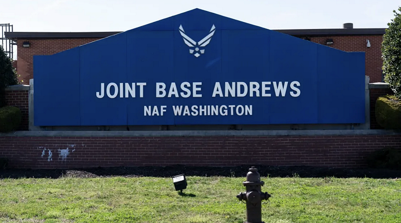 美國時間週四（6日），位於華盛頓特區外的美軍聯合基地安德魯斯聯合基地（Joint Base Andrews）收到一個可疑包裹，導致多名人員身體不適並送往醫院治療。   圖：翻攝自 環球網
