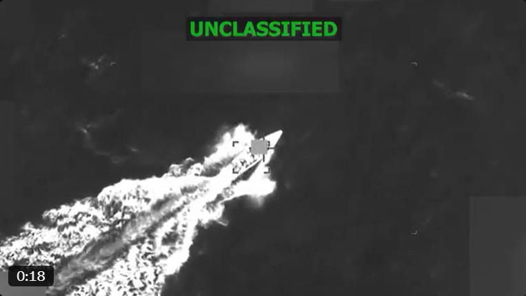 美國國防部長赫格塞斯宣布在加勒比海國際水域擊殺運毒船，擊斃3名「毒品恐怖分子」。   圖：截取「X」@SecWar