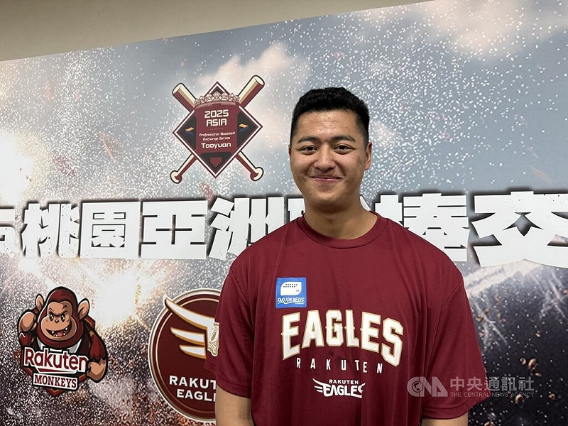 旅日樂天金鷲隊巨投蕭齊（圖）隨隊來台打交流賽，他7日受訪時表示，面對困難和挑戰，很感謝學長宋家豪的幫忙，也感謝能遇到二軍投手教練青山浩二。中央社記者謝靜雯攝　114年11月7日   