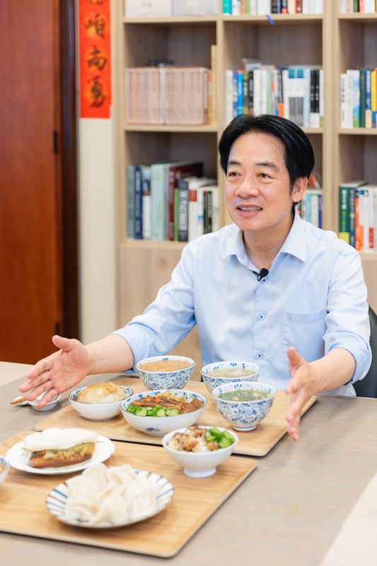 總統賴清德今（8）日在臉書分享一段品嚐台灣豬肉美食的影片，向國人展現安心享用本土豬肉。   圖：總統府提供