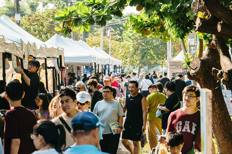 眷村嘉年華岡山場策畫眾多活動，湧入大量人潮共襄盛舉。   圖：高雄市文化局/提供