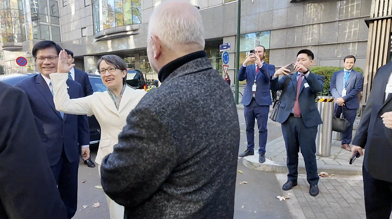 IPAC歐洲議會兩位共同主席迎接蕭美琴訪團。 圖:外交部提供 IPAC歐洲議會兩位共同主席迎接蕭美琴訪團。 圖:外交部提供