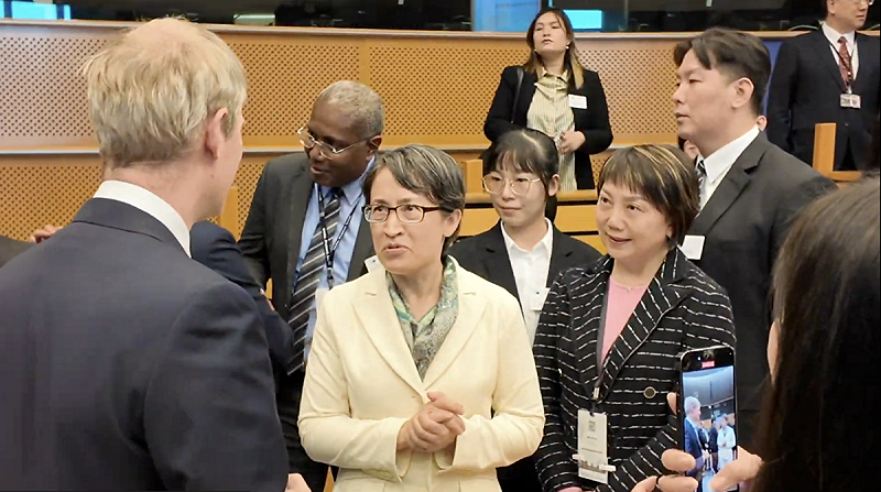  蕭美琴與IPAC成員互動。 圖：外交部提供 