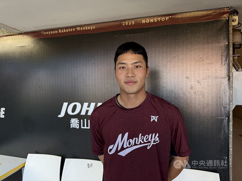 中職樂天桃猿隊野手許賀捷（圖）赴橫濱訓練成效佳，嘗試不同方法，1小時就看見蓄力相關數據提升，8日與樂天金鷲交手單場3安。中央社記者謝靜雯攝　114年11月9日   