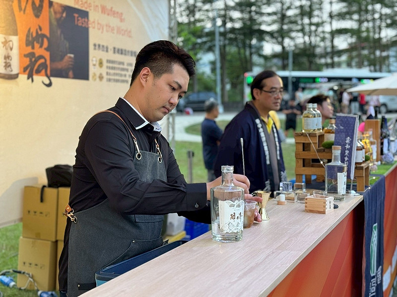 活動現場邀請「台灣好威調酒大賽冠軍—林昱安（Andy）」進行現場示範與即興演出。   圖：參山處/提供